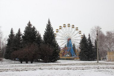 Зимовий спокій у парку &laquo;Ювілейний&raquo;: Колесо огляду в сніжному вбранні
