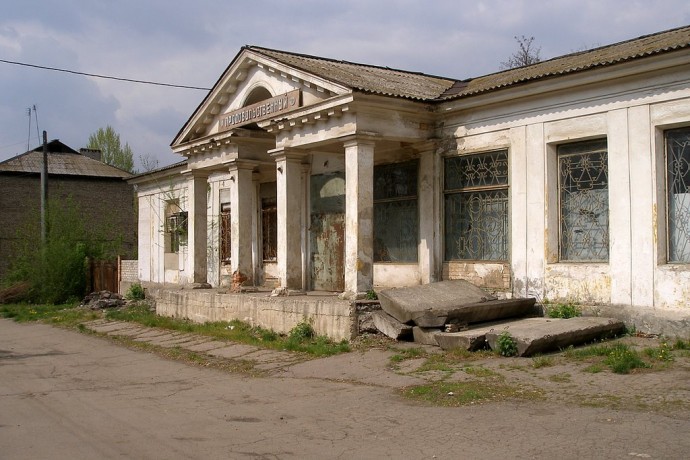 Архітектурна спадщина &laquo;Металурга&raquo;: Продовольчий магазин на Трудовій (травень 2009)