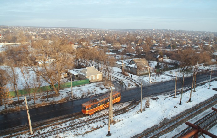 Передноворічний рейс вулицею Леніна: Трамвай №001 на фоні зимової панорами (нині &mdash; вулиця Олекси Тихого)