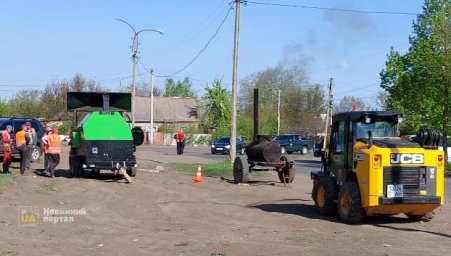 На автодорогах Константиновки работает мини-асфальтный завод «Рециклер»