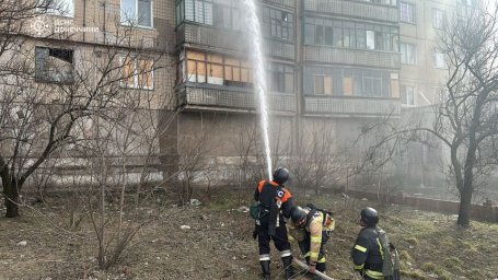 Спасатели ликвидировали пожар на балконе многоэтажки в Константиновке