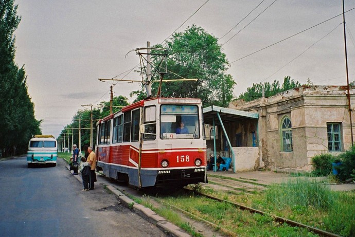 Зупинка &laquo;Гуртожиток&raquo;: Трамвай №158 на вулиці Леніна (10 червня 2006 року)