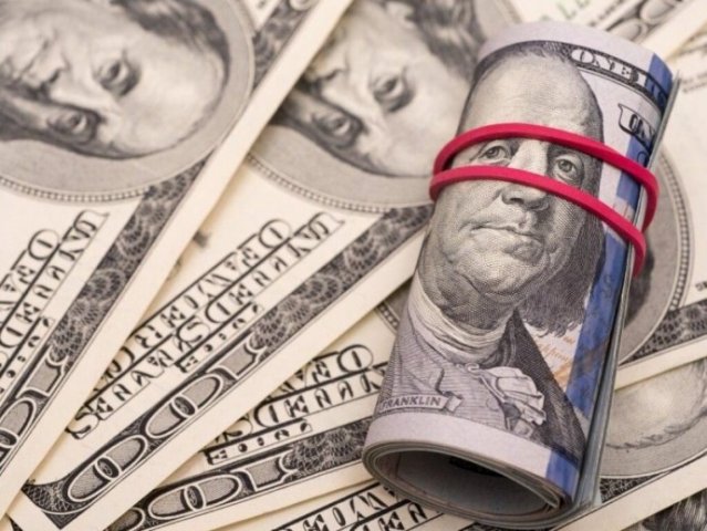 НБУ установил официальный курс на уровне 27,70 гривны за доллар