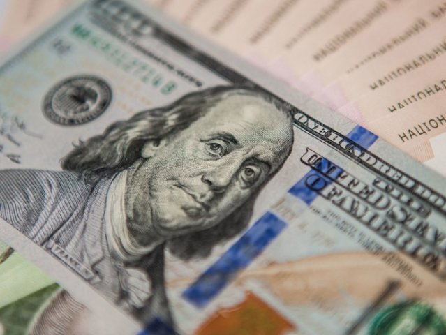 НБУ установил официальный курс на уровне 26,70 гривны за доллар