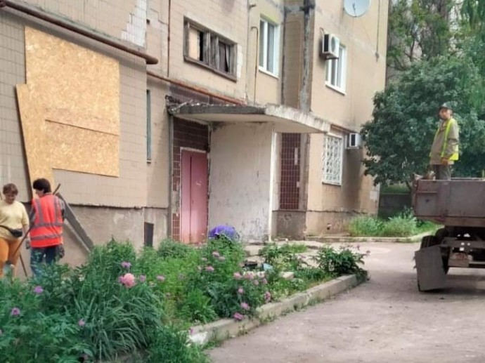 Коммунальщики Константиновки продолжают наводить порядок в городе