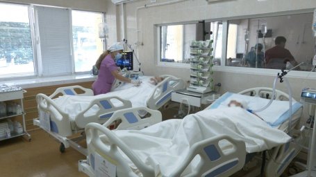 "Начали дышать самостоятельно". Шестерых раненых во время обстрела Константиновки отключили от ИВЛ в больнице Днепра