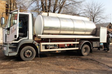 Константиновка получила грузовик-цистерну для обеспечения гуманитарных нужд