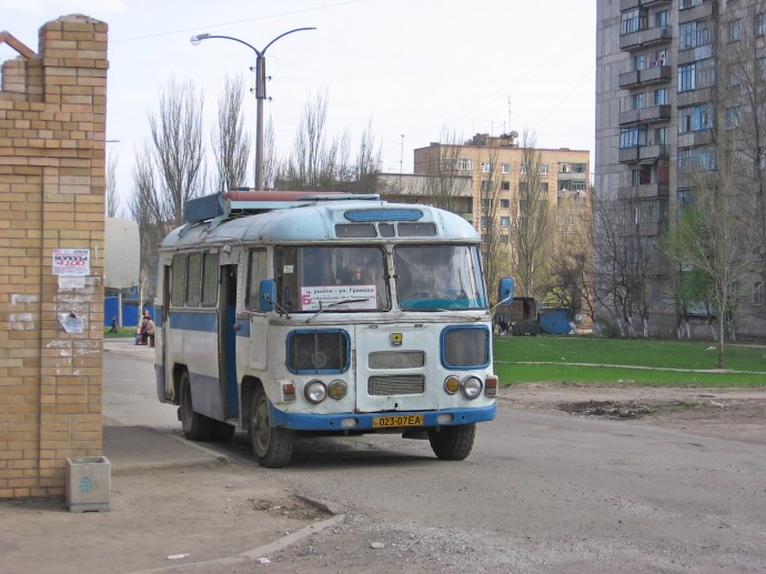 Весна на &laquo;Сонячному&raquo;: Автобус ПАЗ-672 на маршруті &laquo;Б&raquo; (квітень 2006)