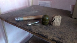 В Артемовске мужчина принес на вокзал гранату